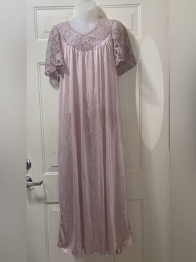 VTG, Velrose Made In USA Elegant Lace Yoke Long Nightgown in Blush Size Large